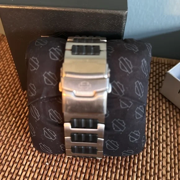 Harley-Davidson Exclusive Bulova watch-NEW - Picture 5 of 7